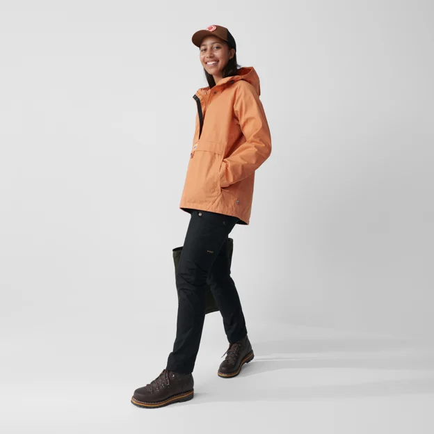 Fjällräven Vardag Anorak W Women’s Outlet Model Model front 60268