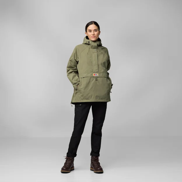 Fjällräven Vardag Anorak W Women’s Outlet Model Model front 82548