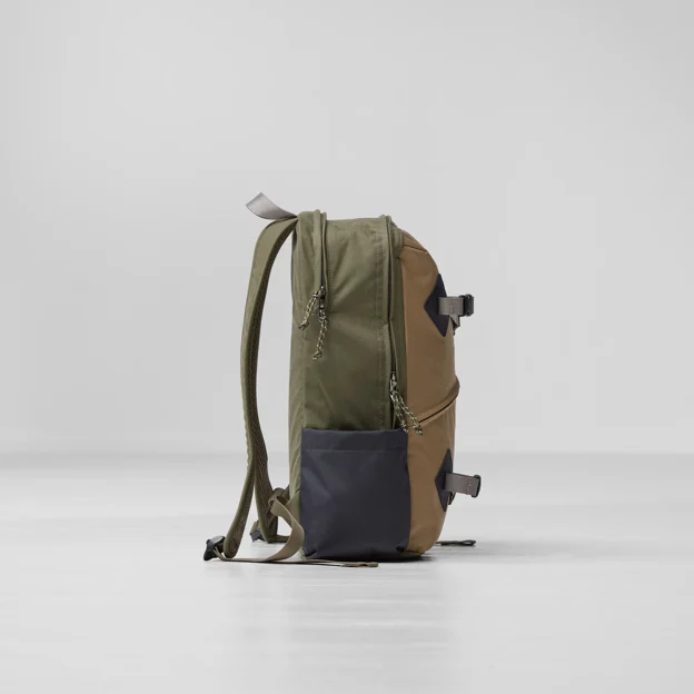 Fjällräven Vardag Backpack 17 Unisex Daypacks Model Angle K 89617