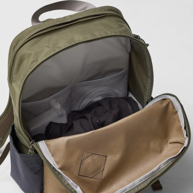 Fjällräven Vardag Backpack 17 Unisex Daypacks Model Angle M 89614