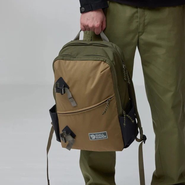 Fjällräven Vardag Backpack 17 Unisex Daypacks Model Angle G 89605