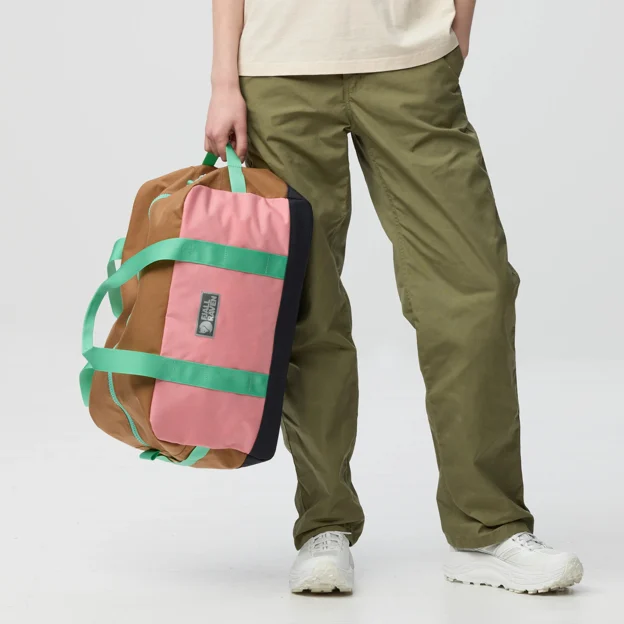 Fjällräven Vardag Duffel 33 Unisex Shoulder bags Model Angle H 100323
