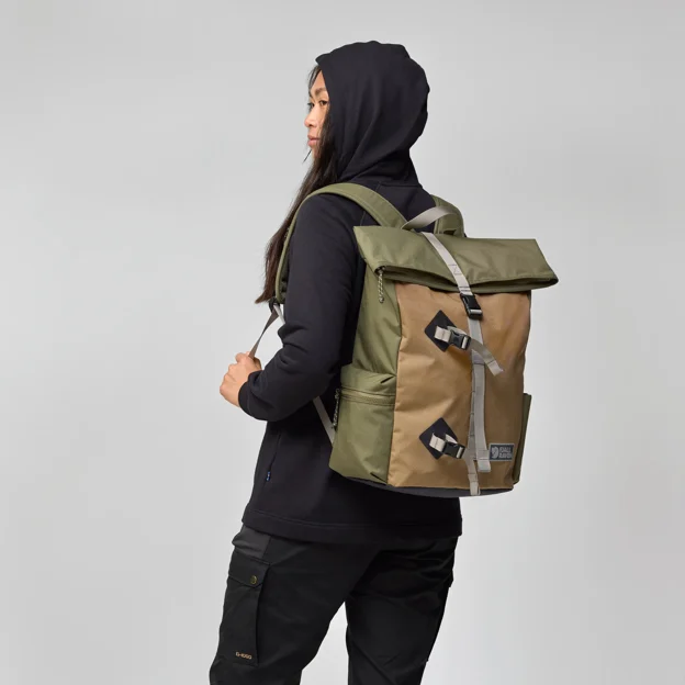 Fjällräven Vardag Foldsack 25 Unisex Daypacks Model Angle F 95932