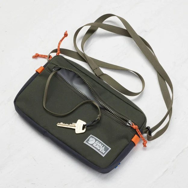 Fjällräven Vardag Pocket Large Unisex Travel accessories Model Angle I 100272