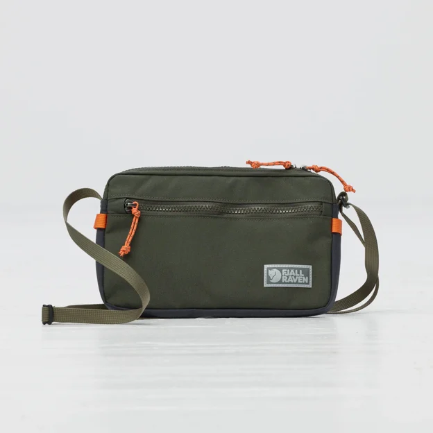 Fjällräven Vardag Pocket Large Unisex Travel accessories Model Angle J 100324