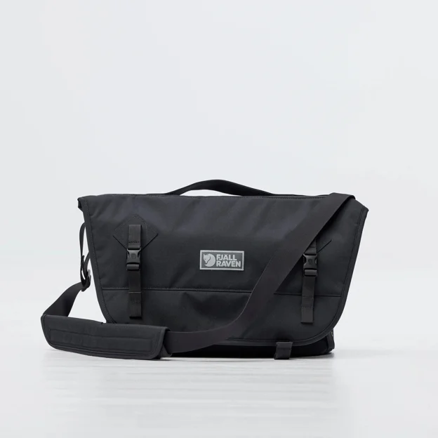 Fjällräven Vardag Shoulder Bag 12 Unisex Wallets & small bags Model Angle M 119962