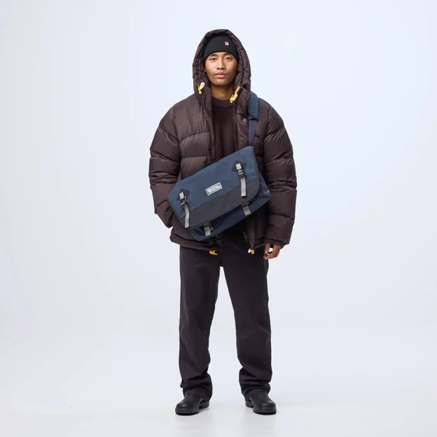 Fjällräven Vardag Shoulder Bag 12 Unisex Wallets & small bags Model Model front 120009