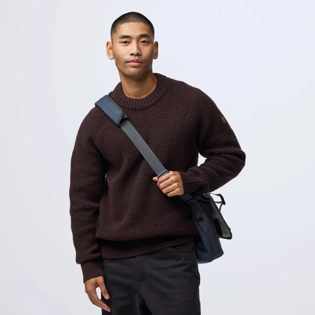 Fjällräven Vardag Shoulder Bag 12 Unisex Wallets & small bags Model Angle G 120007