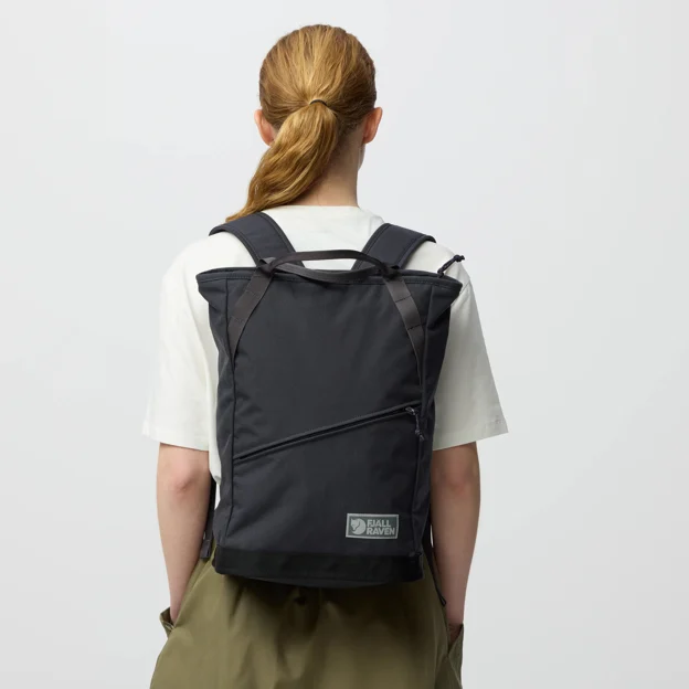 Fjällräven Vardag Totepack 22 Unisex Daypacks Model Angle F 100266