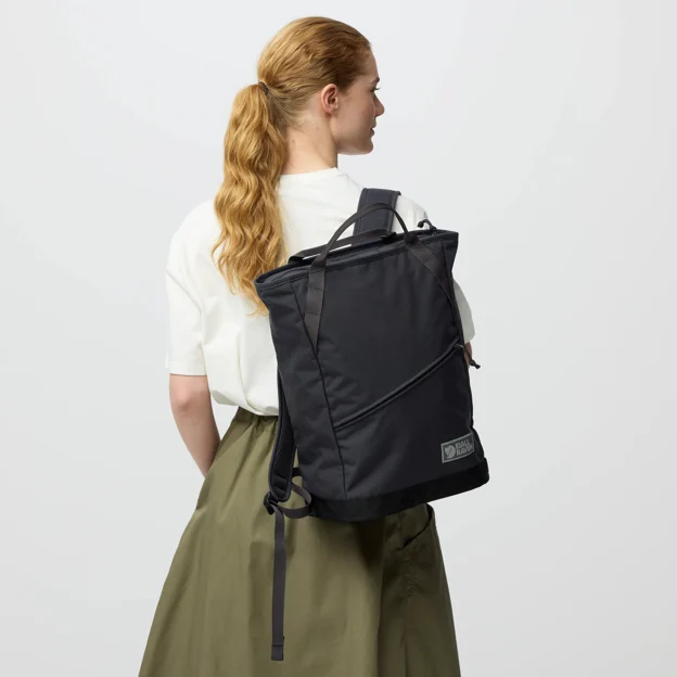 Fjällräven Vardag Totepack 22 Unisex Daypacks Model Angle G 100355