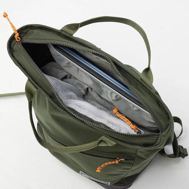 Fjällräven Vardag Totepack 22 Unisex Daypacks Model Angle H 100279