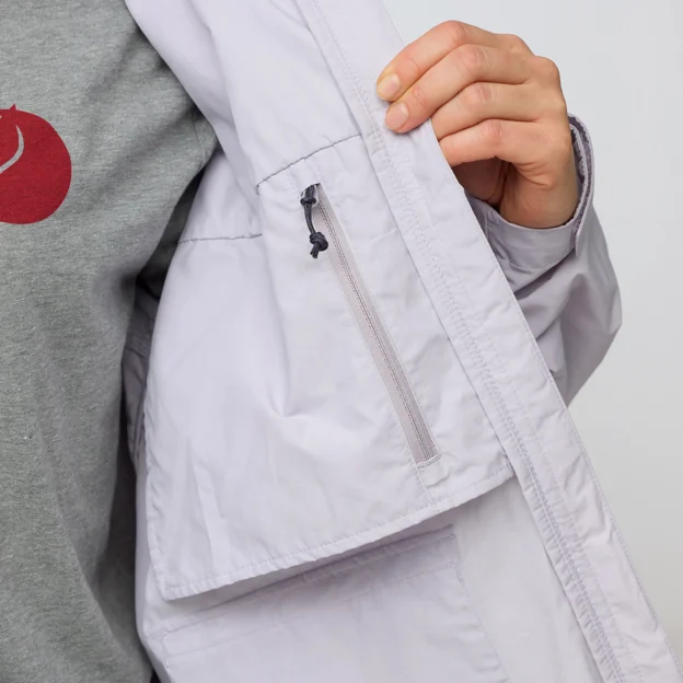 Fjällräven Vardag Vindby Jacket W Women’s Wind jackets Model Angle J 92899