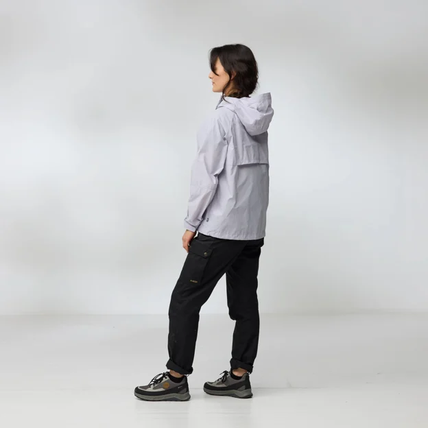 Fjällräven Vardag Vindby Jacket W Women’s Wind jackets Model Model side 92893