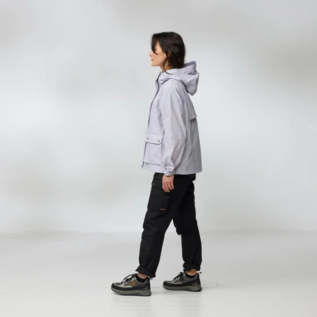 Fjällräven Vardag Vindby Jacket W Women’s Wind jackets Model Angle F 92894