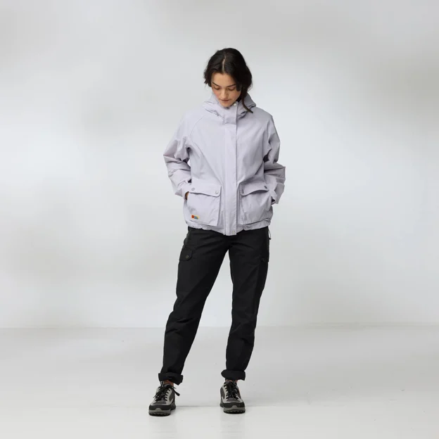 Fjällräven Vardag Vindby Jacket W Women’s Wind jackets Model Angle G 121610
