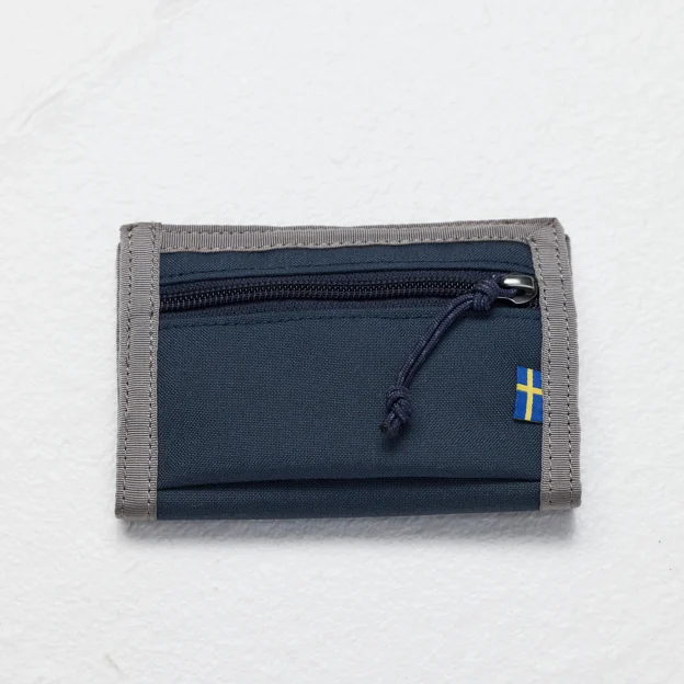 Fjällräven Vardag Wallet Unisex Travel accessories Model Angle G 119988